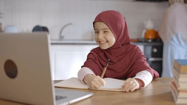 Student practising memorization with a teacher